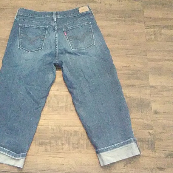 🌻Levi semi stoned washed capris - Picture 4 of 4